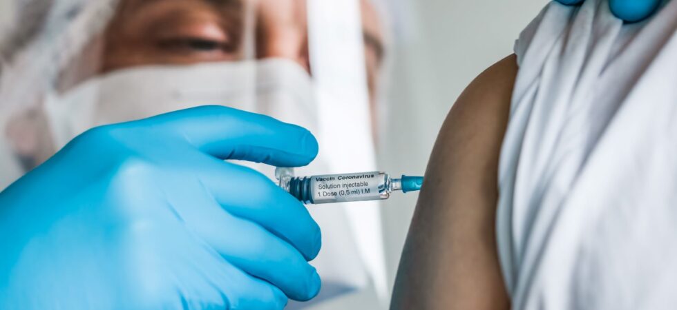 Ministério da Saúde estuda vacinar professores em março – VEJA DETALHES